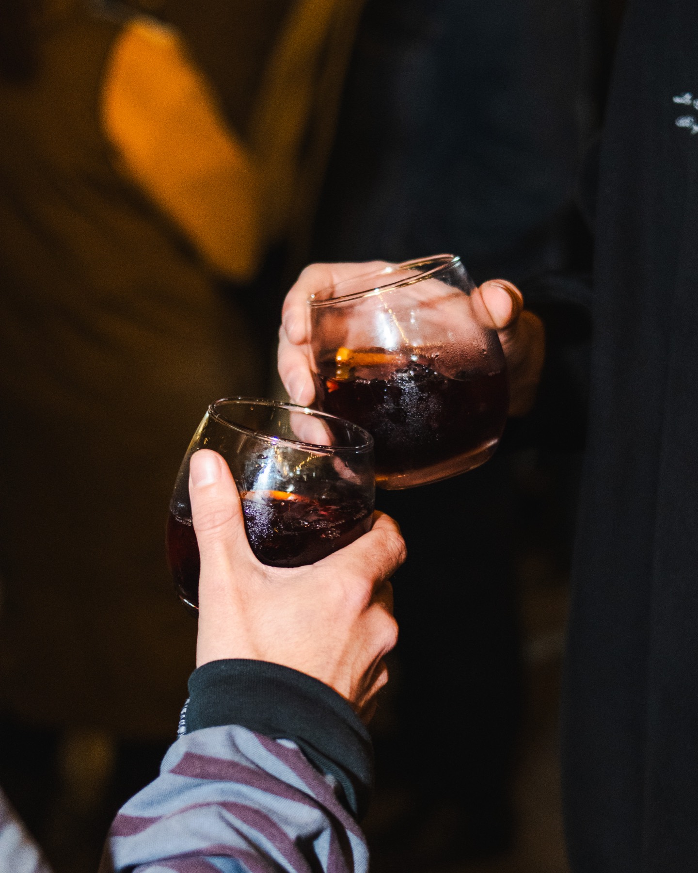 Brindis en un evento con catering de Rivero